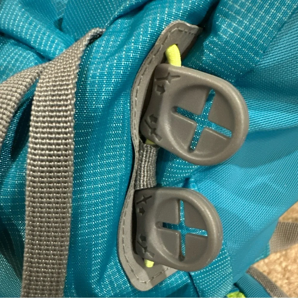 Lowe Alpine airzone ND32 Backpack great for skiing or snowboarding. Day hiking.